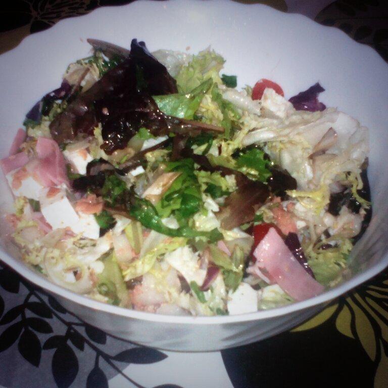 Mariahaddow's tweet photo. Ensalaica rica que me a preparado mi @franhm88 #ricarica #cenalight http://t.co/Go1XPKrIoC