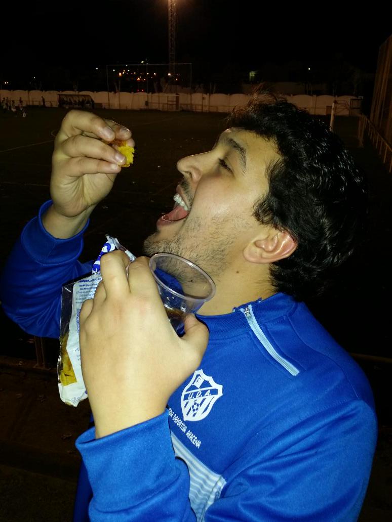 Midgley_19's tweet photo. #porterocomepapas @EmilioSan22 http://t.co/KVVyX9mjzH
