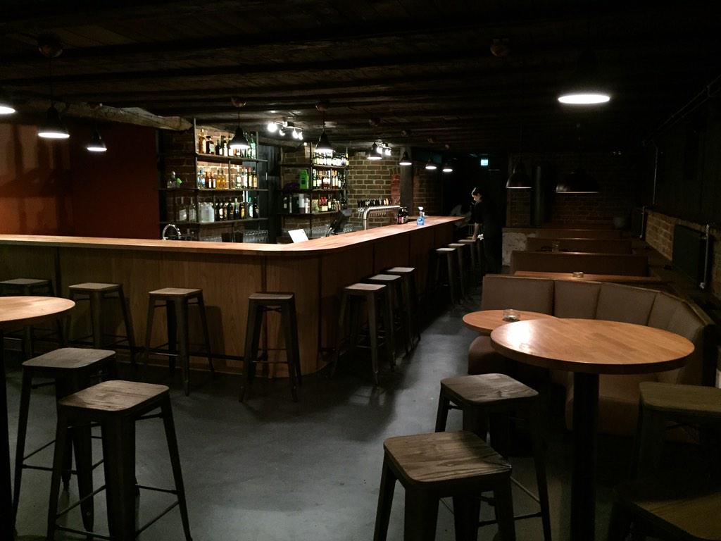 Cafe_Rooster's tweet photo. Onnea #Oulu! Avasimme juuri uuden laadukkaan pubin kellariimme. Tervetuloa tutustumaan! :) http://t.co/s0MepoNUgw