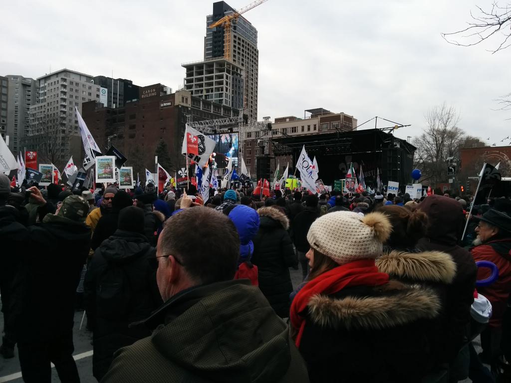 synodik's tweet photo. Monsieur Couillard, vous manquez de couilles! #refusonslausterite #YanPerreau http://t.co/ZHlW8Ba7zL