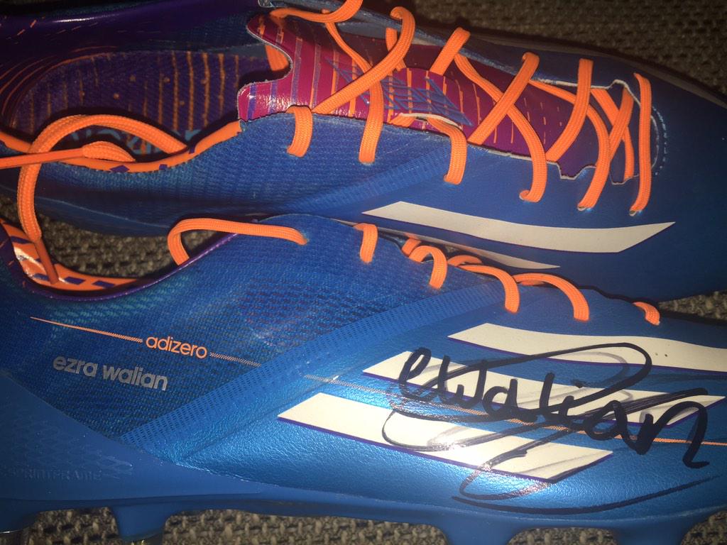 RT &amp; volg <a href="/AjaxA1watcher/">#AjaxA1</a> zo maak je kans op deze gesigneerde Adidas schoenen van <a href="/ezzie1020/">Ezra Walian</a> #AjaxA1 <a href="/AjaxFanzoneNL/">AjaxFanzone.NL</a>