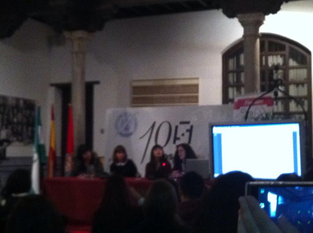 etmontoro's tweet photo. Fantásticas las tres invitadas de esta tarde-noche para finalizar el @ComiccaFest http://t.co/812JCjaKNJ