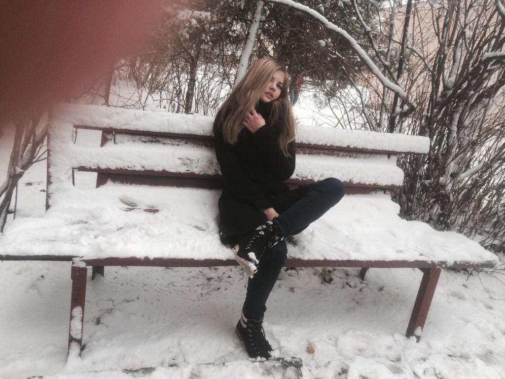 AlinaSolopovaV's tweet image. Когда попросила маму сделать мне пару фоток..