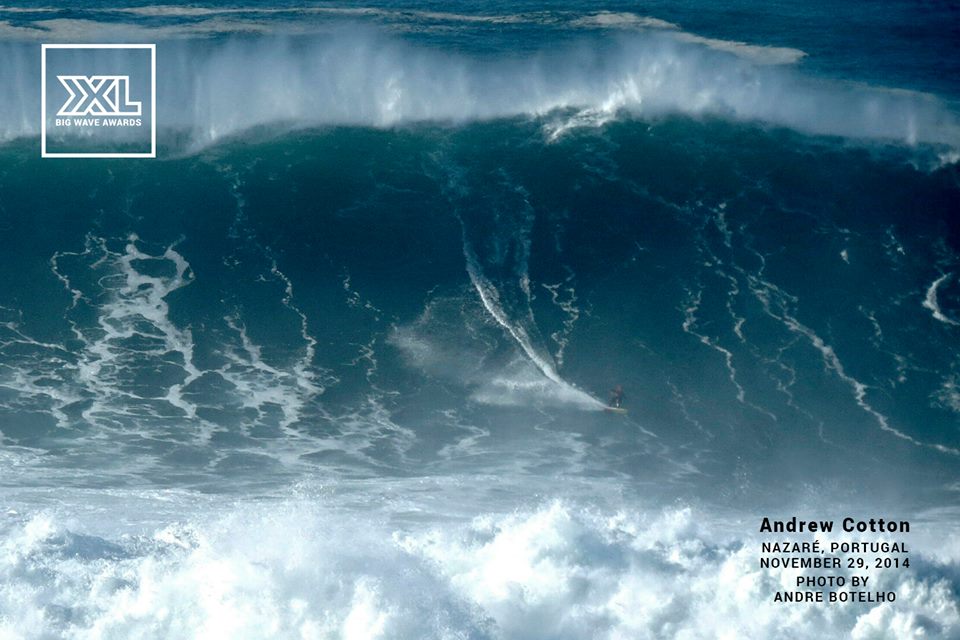 Le spot de Nazaré, au Portugal, a rugi ce samedi. Les images : bit.ly/1vwqJ7V #bigwave #xxl (v/<a href="/XXLBigWave/">XXL Big Wave Awards</a>)