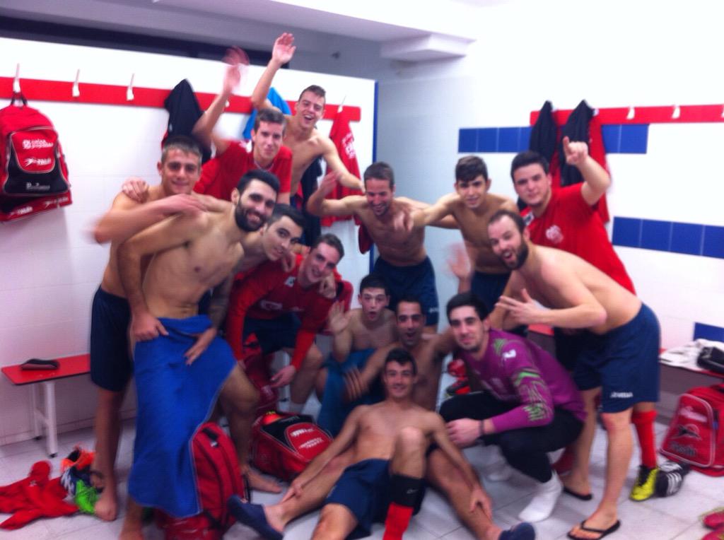 MiguelAsenjo4's tweet photo. Primer partido después de 5 meses sin jugar , grande equipo http://t.co/opXDVzL47E