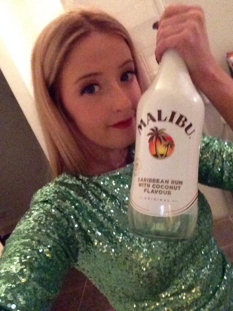 sandy_semple's tweet photo. Hannahs miracle hangover cure and niw back on it looking a million dollars #Legend http://t.co/PgfpsByUyR