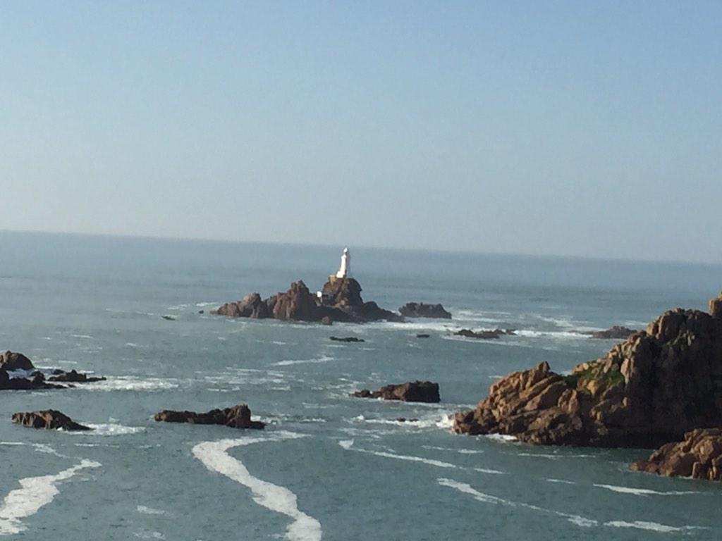JerseyPolice's tweet photo. Evening all, not a bad day for the last week in November #Sunshine http://t.co/uuc6iONpWl