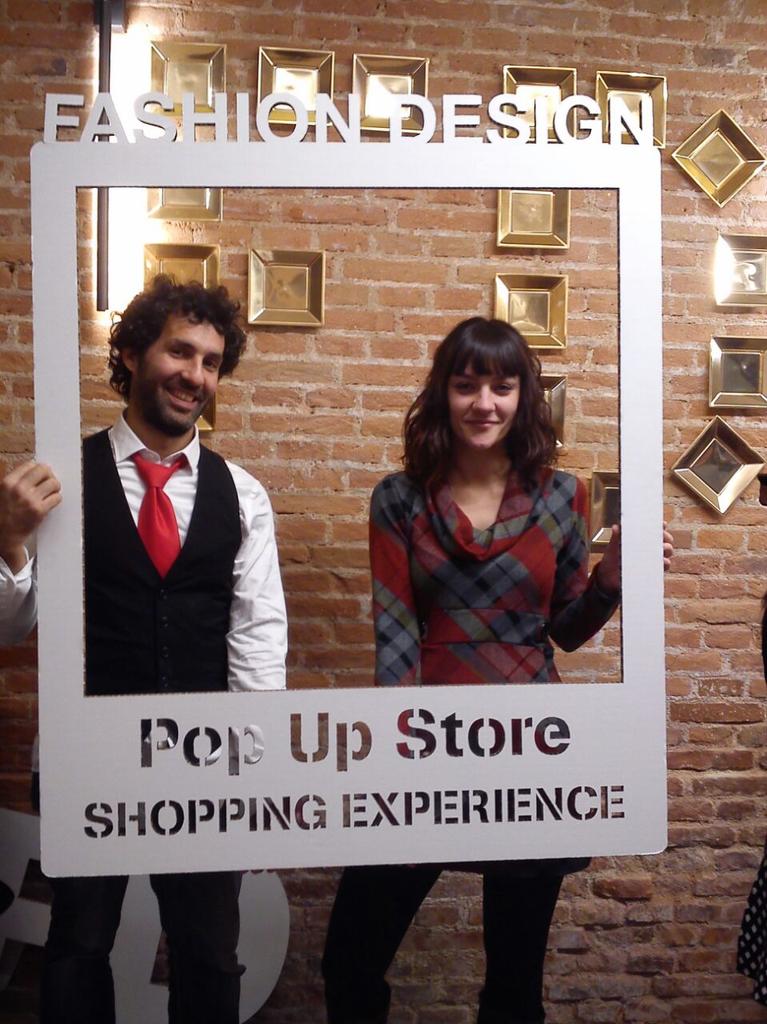 HectorNevado's tweet photo. Hoy hemos estado en @fashiondesigno y manana seguimos todo el dia, os esperamos!! http://t.co/LwoCCVVl9O