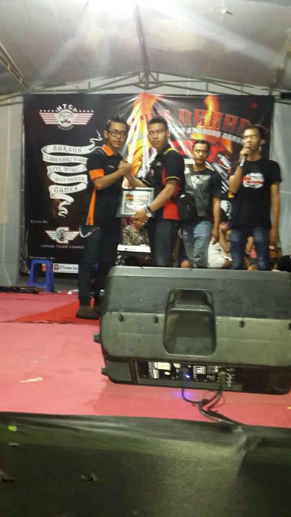 pegoplusrc's tweet photo. support 1 dekade @Tiger_HOTC http://t.co/fkprIHPxnu