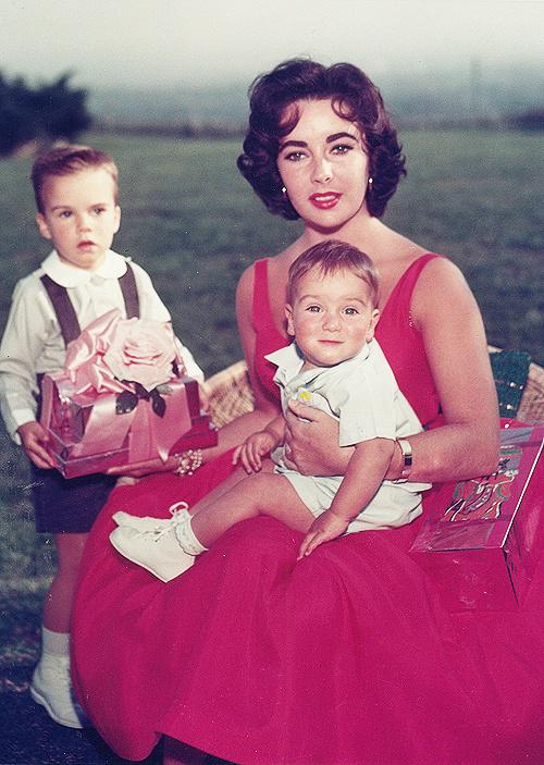 Fascinating Historical Picture of Elizabeth Taylor with Christopher Wilding in 1956 