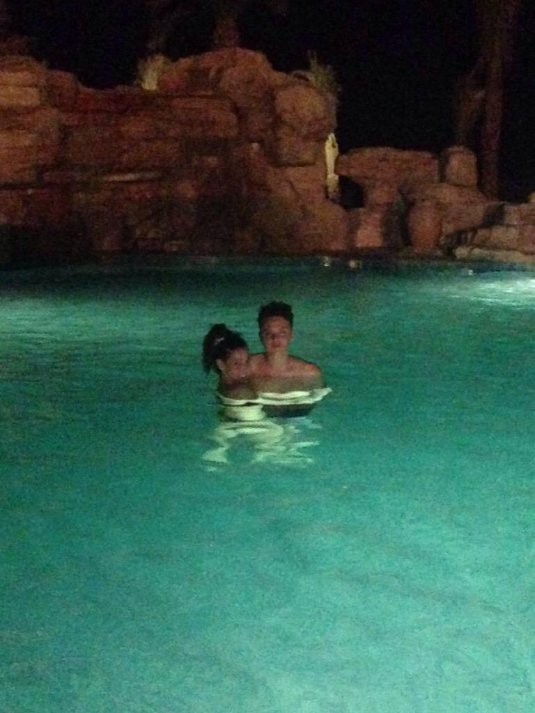 VictoriaTanscy's tweet photo. Paradise in #AbuDhabi with the man of the night 😘😘✨ xx ❤️ http://t.co/HMa3BBjt6L