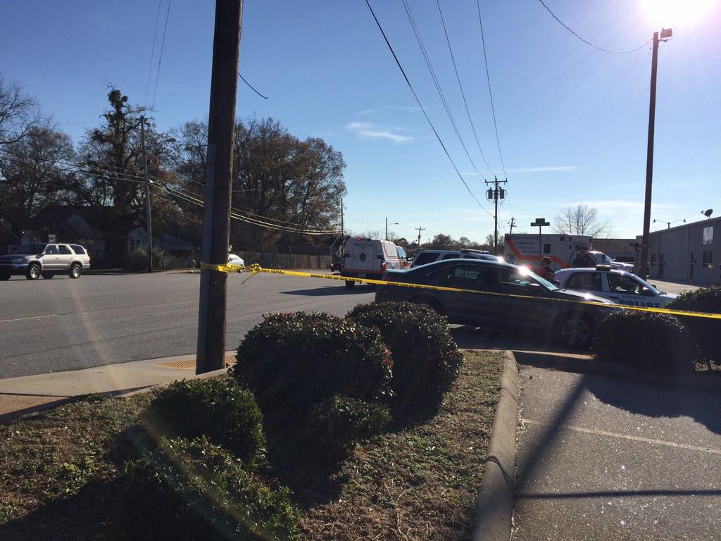 RomandoDixson's tweet photo. Greenville city and county officers at the intersection of Rutherford &amp; Mahon for a gunshot victim. http://t.co/KK5nmHhyuA