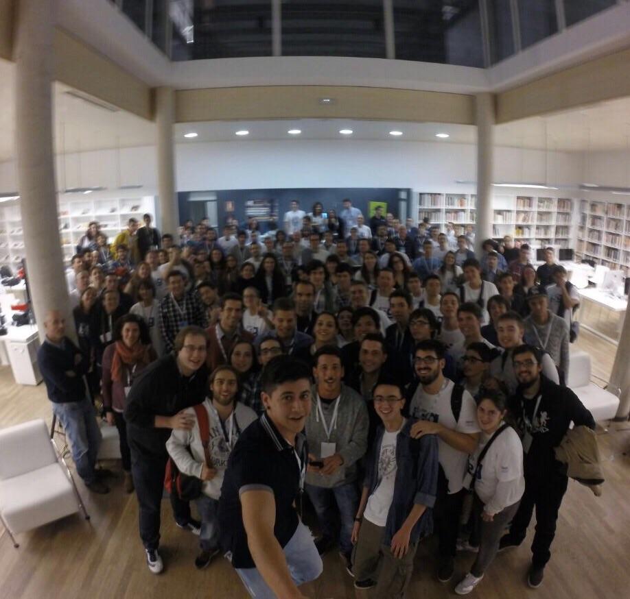 arnaugiro's tweet photo. Familia THINK BIG VALENCIA! @LASNAVES  @thinkbigjovenes @adrianferia7 #YoungDoers http://t.co/IGo91q2Xbo