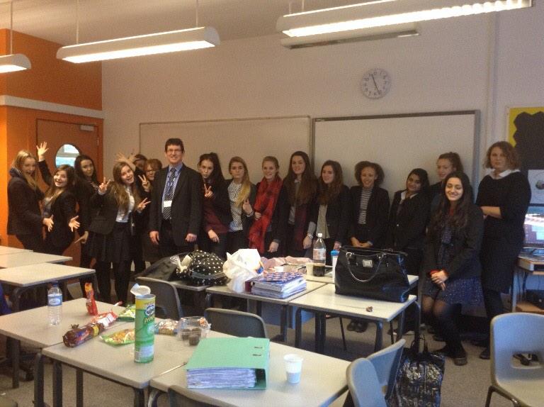 AphraBoittier's tweet photo. @LouJaymeMartin @Sammgreen Flicking through year 12 pictures #POPSinceDay1 #BringBackCollins http://t.co/rChiKBVHVA