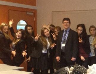 AphraBoittier's tweet photo. @LouJaymeMartin @Sammgreen Flicking through year 12 pictures #POPSinceDay1 #BringBackCollins http://t.co/rChiKBVHVA