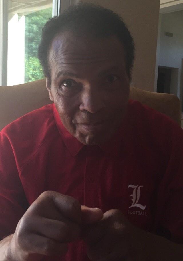 MuhammadAli's tweet photo. Louisville Game Day! Go Cards! #AliTweet http://t.co/fCPpHkIfSw