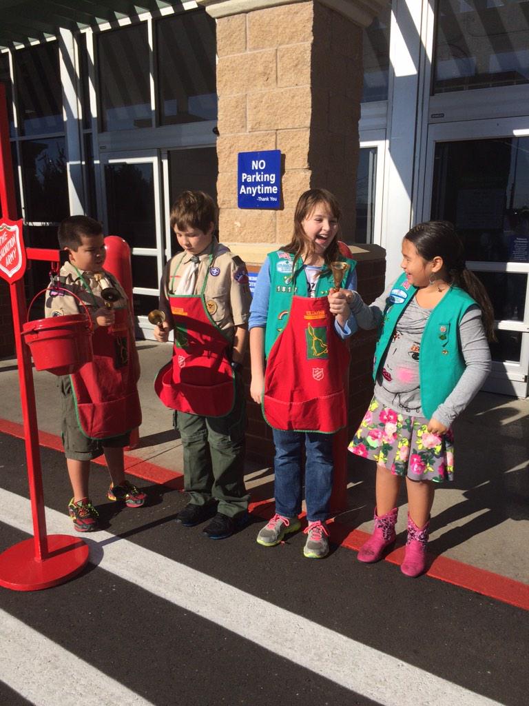 Troop10BSA's tweet photo. Supporting the #RedKettle with Troop 10 and Girl Scout Troop 1817. #troop10bsa #barstowschool #doagoodturndaily http://t.co/MzLm4k7awk