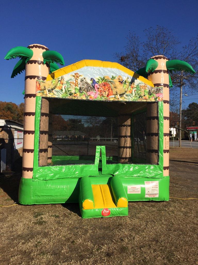 TreesClinton's tweet image. The tree bounce castle is here!! 😄😄🌲🌲🎄🎄🎄🎄🎁🎄🎄🎅🎅🎅