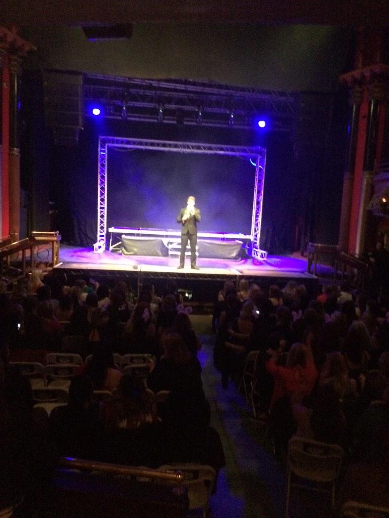 ForbiddenNights's tweet photo. #lewis opening the show. http://t.co/83bIXIJoqm