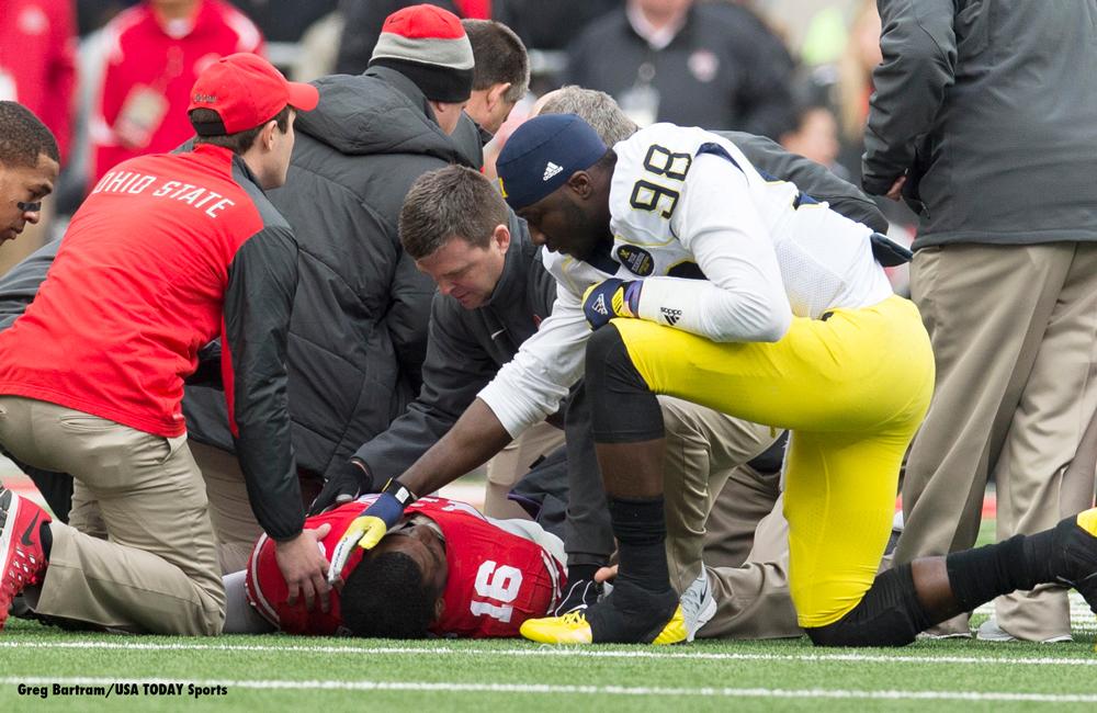 usatodaysports's tweet image. The perfect example of sportsmanship: usat.ly/1y3zIP9