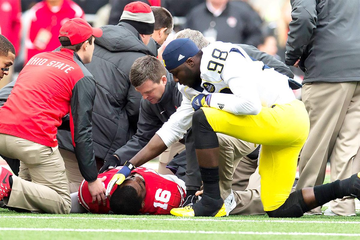 SportsCenter's tweet photo. Why We Love Sports Today: Devin Gardner shows great sportsmanship w/ injured Ohio St QB J.T. Barrett. (via @USAToday) http://t.co/4MsN29fT0j