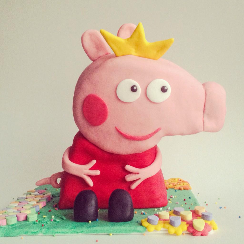 Art_Cakes's tweet photo. Peppa Pig Cake 🐽. http://t.co/63k3kyQ0VL http://t.co/ZHZlfyup5s