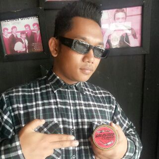 Yg pengen ganteng kayak bassisnya <a href="/TheSquirrel_/">Squirrel Official</a> cc <a href="/De_Bun_/">Ari Yuda</a> lengisbokjohnny obtnya jon