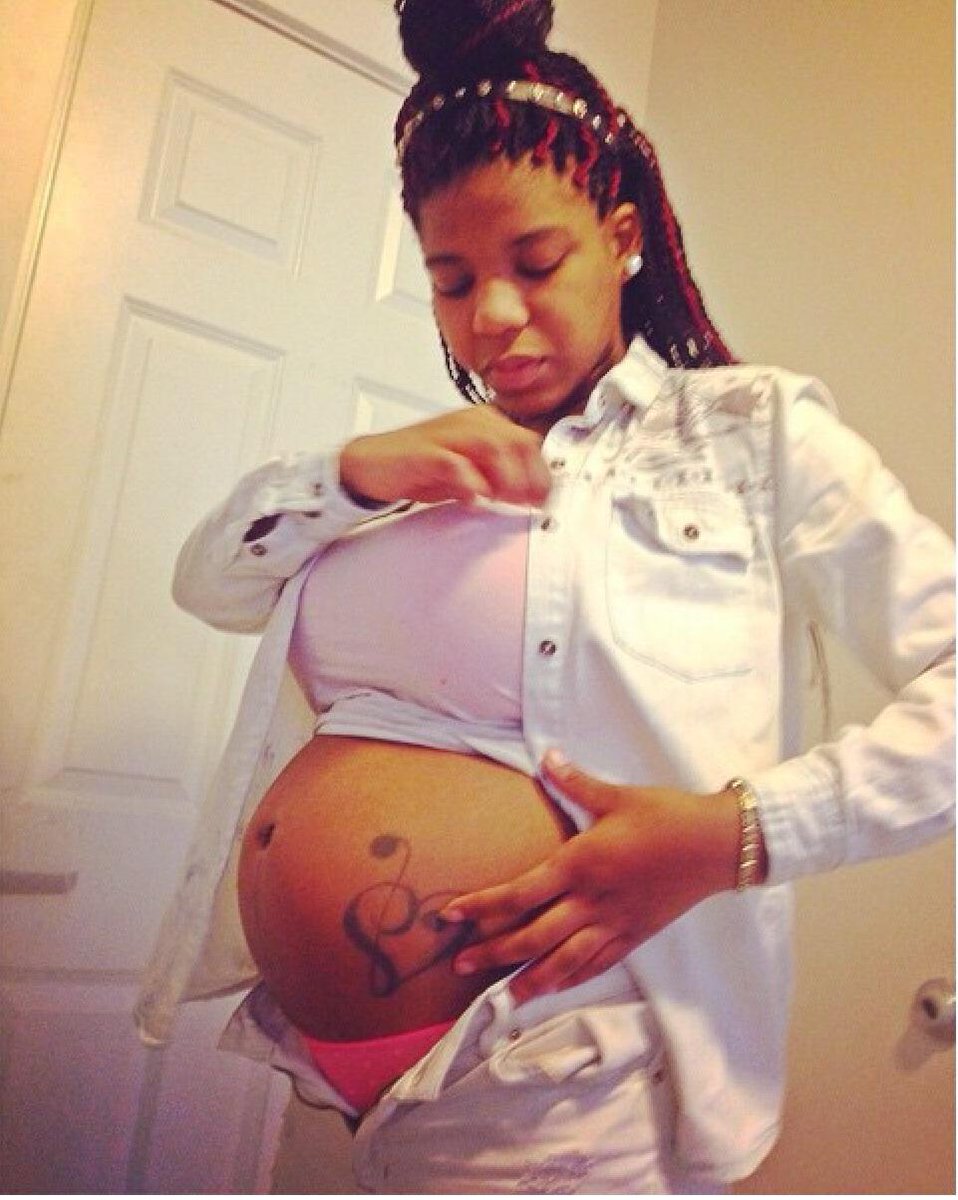 simply_MEisha_'s tweet photo. Can't  wait till my little one is here 3 1/2 more months to go #kyrieGray #CantWait #ImGettingBig #March22 👶🔵👣✨❤️ http://t.co/mKC12xaQEn