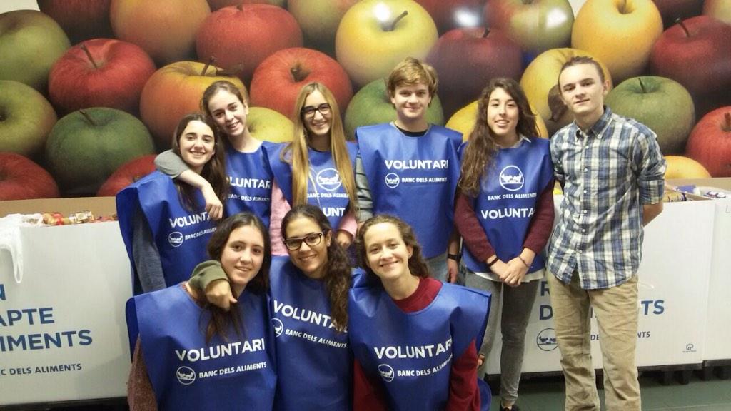 Joves 1r Batx, membres de la catequesi de Confirmació al Casal Loiola, voluntaris del #GranRecapte2014. Felicitats!