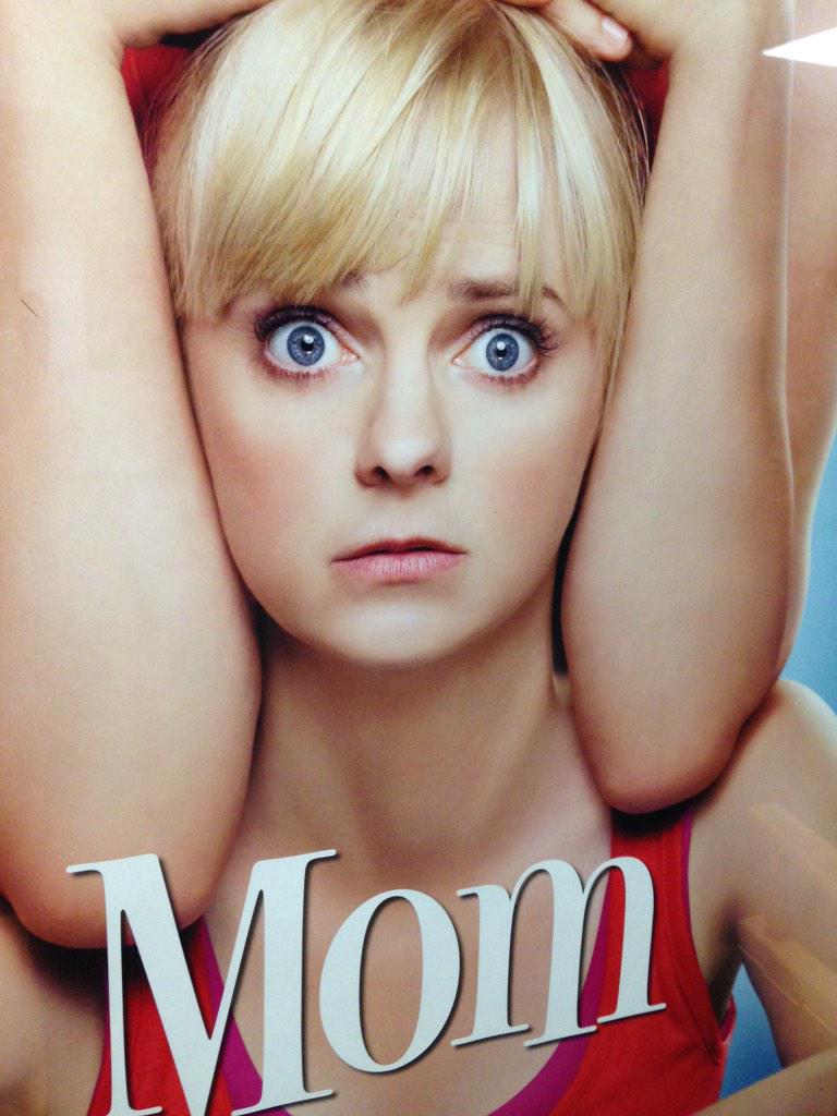 Happy Birthday today to Anna Faris of MOM.. she is adorable in that show!  