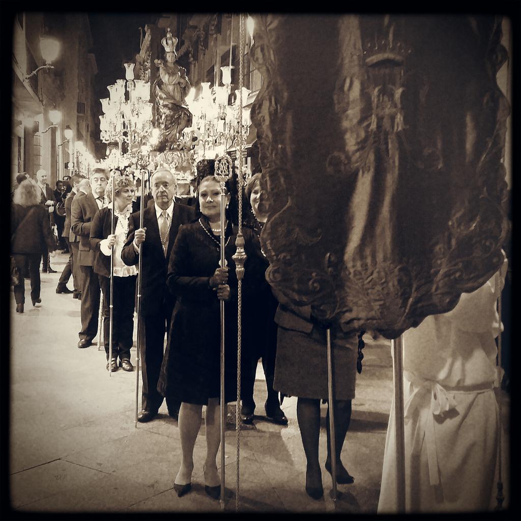 JulioVet_photo's tweet photo. De paseo nocturno y nos cruzamos con @ProcesionMagna 12 estrellas en #Murcia 😊 http://t.co/lyt05OjJDQ