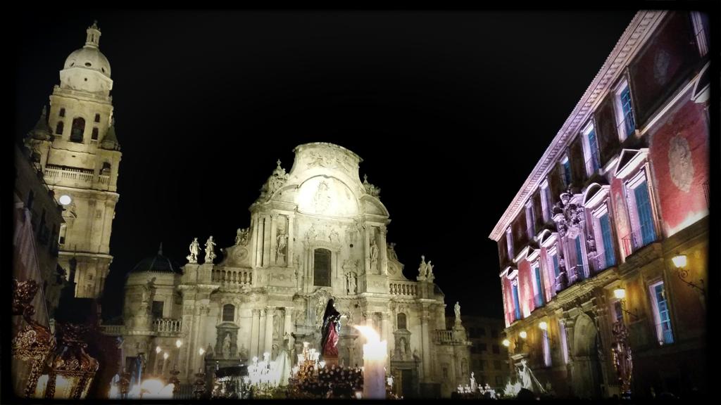 JulioVet_photo's tweet photo. De paseo nocturno y nos cruzamos con @ProcesionMagna 12 estrellas en #Murcia 😊 http://t.co/lyt05OjJDQ