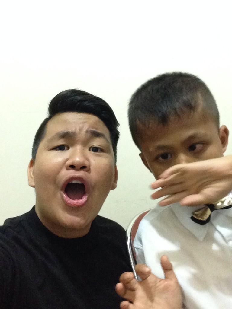 Kenalin temen gua. Bassis nya jonggol. Namanya kaya merk tipi :")