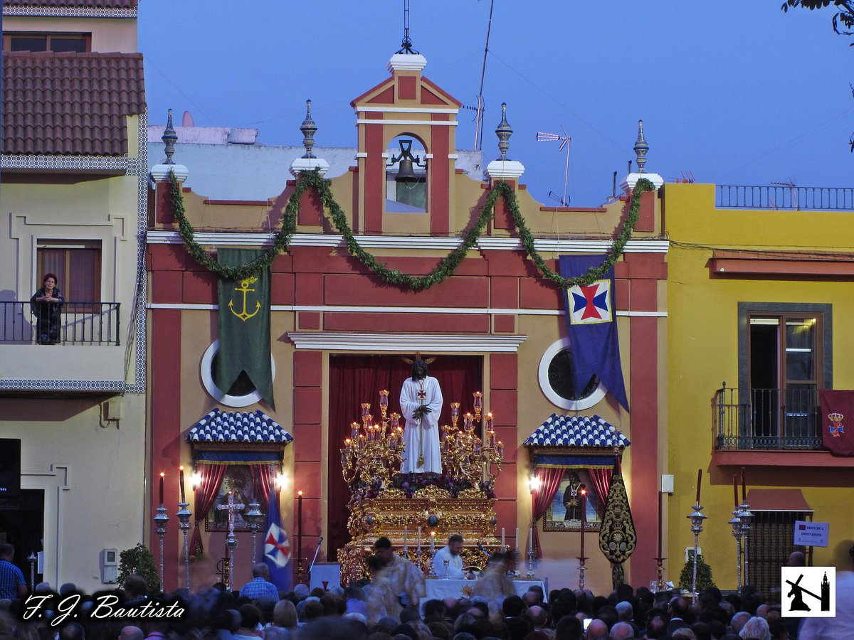 cofradiassev's tweet photo. Recuerdos de un día grande... http://t.co/4rOWRvypEh