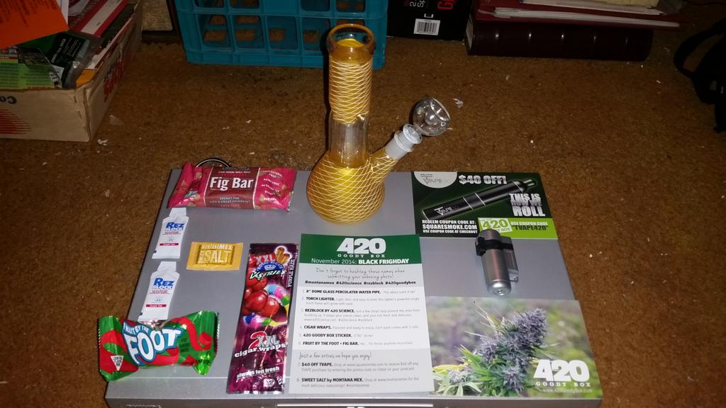 bigsquints245's tweet photo. @420GoodyBox #LoveDatGlass #BlackFrighDay #Montanamex #420science #rezblock
#INeedDatMgeaBox http://t.co/XrHnzNjc12