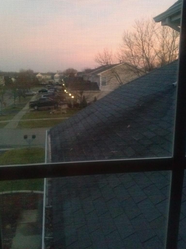TheChanRiggs_'s tweet photo. ||Whoa, this is beautiful. o.o Idk if you can see it, but there's a really pretty pink color in the sky. http://t.co/2b48IaNBXb