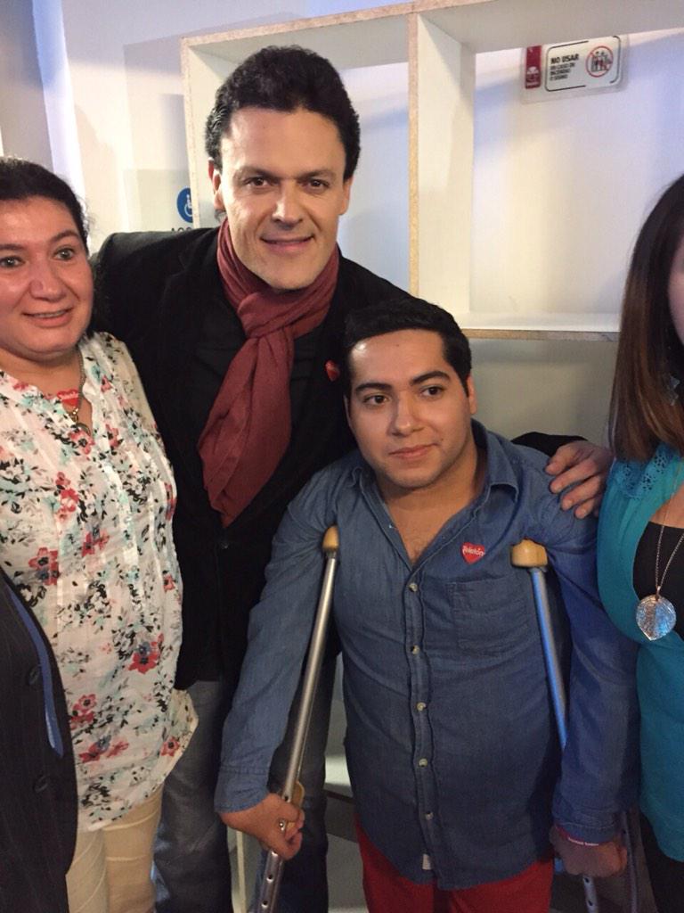 pedro_fer's tweet photo. Gracias a mis fans y compadres de #Chile fue un verdadero placer estar con todos ustedes en #TeletonChile2014 ❤️ http://t.co/518QwgOakw