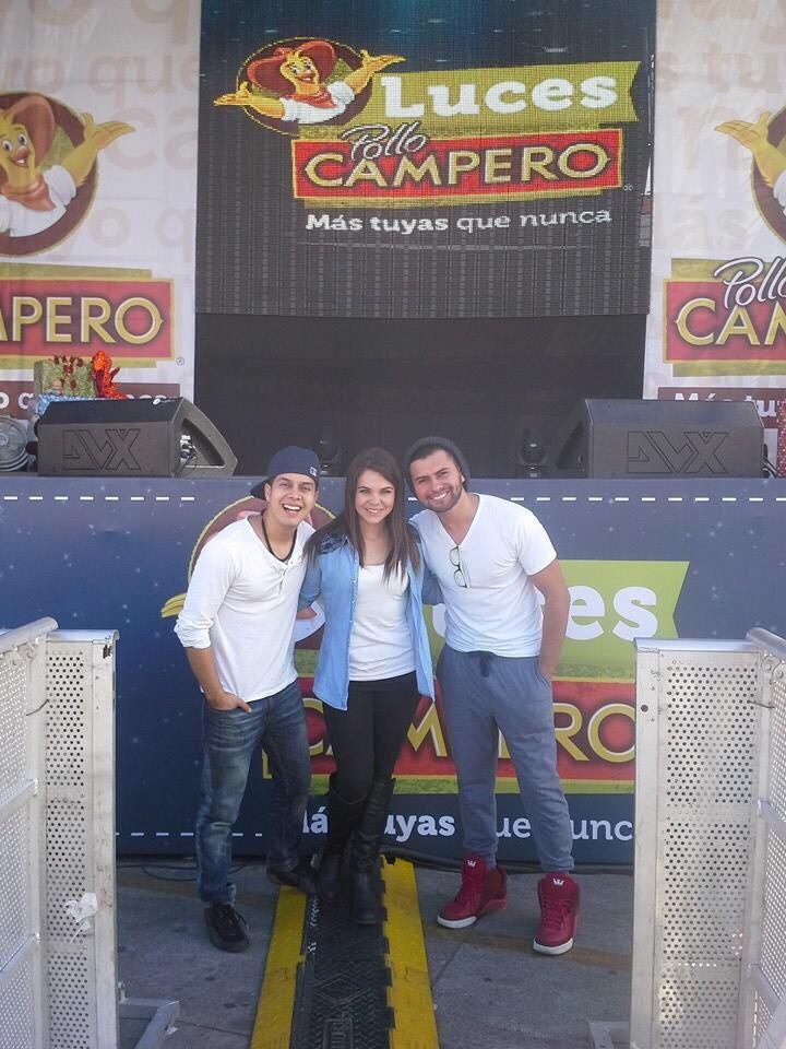 CamperoGT's tweet photo. ¡Ya estamos listos en Xela con @KevinR_Oficial @PivaMusic y @PauMolinaMusic! 😃 #LucesCampero http://t.co/f0W8yo2YSO