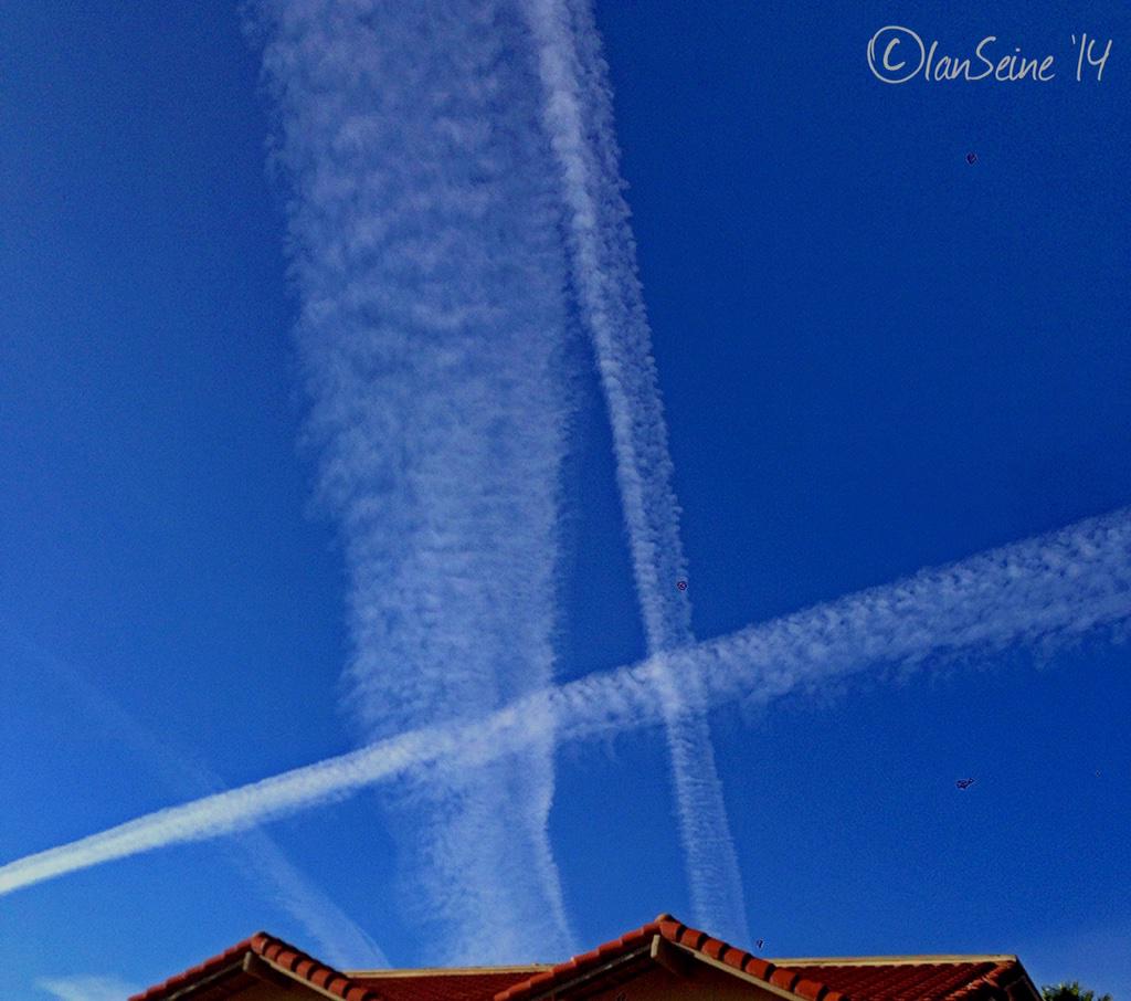 IanSeine's tweet photo. 🙈🙉🙊@OpChemtrails @Chemtrails_818 @CAchemtrails @Chemtrail_Watch @chemtrailreport #chemtrails #Geoengineering http://t.co/bGF9VvRDLb