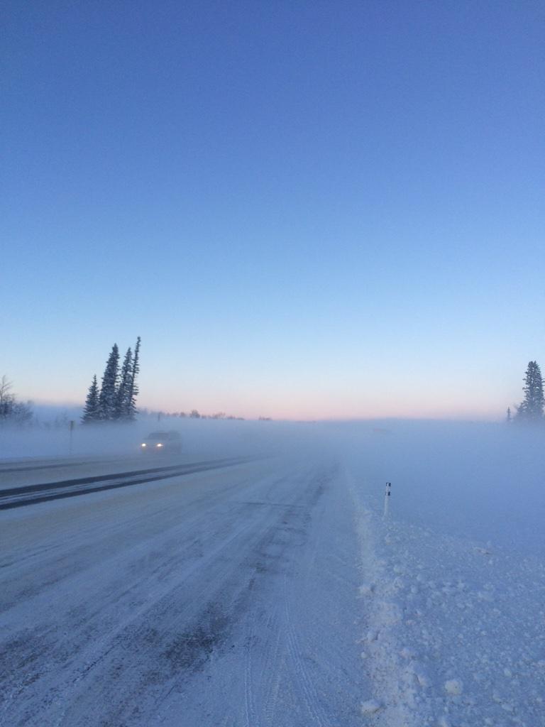 B_Oatmeal's tweet photo. Hwy 22 north of hey 8 roundabout Elbow River fogging up the hwy over the bridge @AMARoadReports @CalgaryCommute http://t.co/7WPVgmrxh3