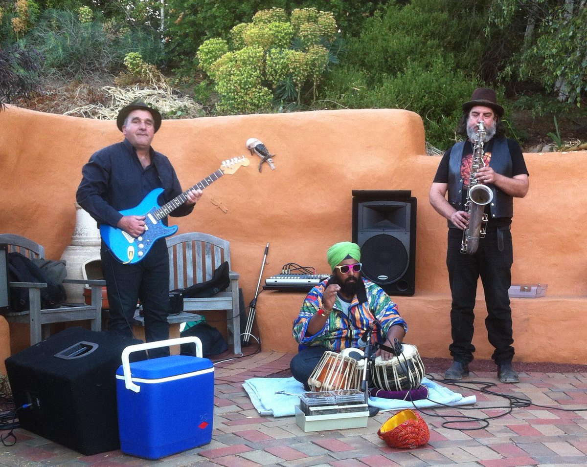 StrathCreekLG's tweet photo. Sensational! The @legless_lizards band playing #Toolangi Raga at Strath Creek #Landcare party http://t.co/u32sBKtzBn http://t.co/8y3kNSSAu4