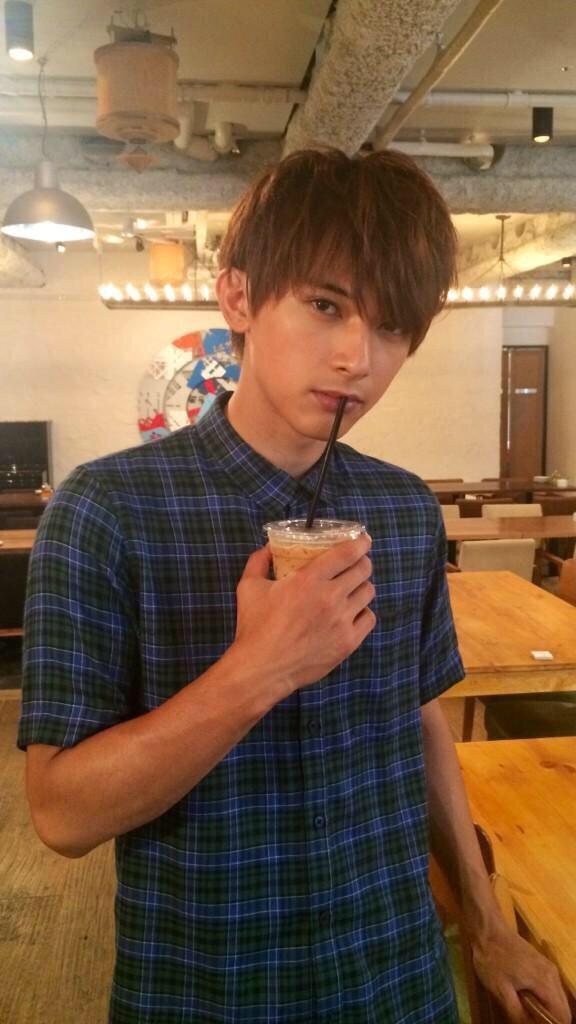 1614Cn's tweet photo. 吉沢亮♡
10～RT→ブス
30～RT→ちょいブス
50～RT→普通
70～RT→ちょいイケメン
100～RT→イケメン
500～RT→国民的アイドルなみ
700～RT→王子様
1000～RT→神
＃RTしたひとフォローする http://t.co/mb2jGhu7Gm