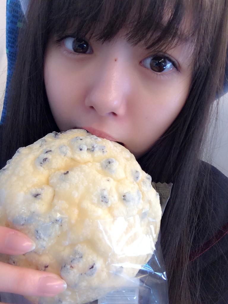 miorin_lemon212's tweet photo. おはレモン🍋
きょうは朝メロ〜💕

#朝たべるメロンパン http://t.co/nnWioPNovQ