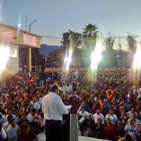 mrikelme's tweet photo. @rubenmoreiravdz da su mensaje con motivo de su 3er Informe de Gobierno en la sede del CDE @PRICoahuila #Coahuila http://t.co/ulmTNrWeIu