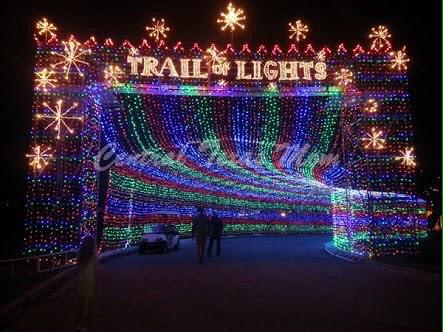 ChiIIVlbes's tweet photo. If it's real, take me to Trail of Lights in Austin, Texas. 😍🎅🎄 http://t.co/6TrJvZ5AjP