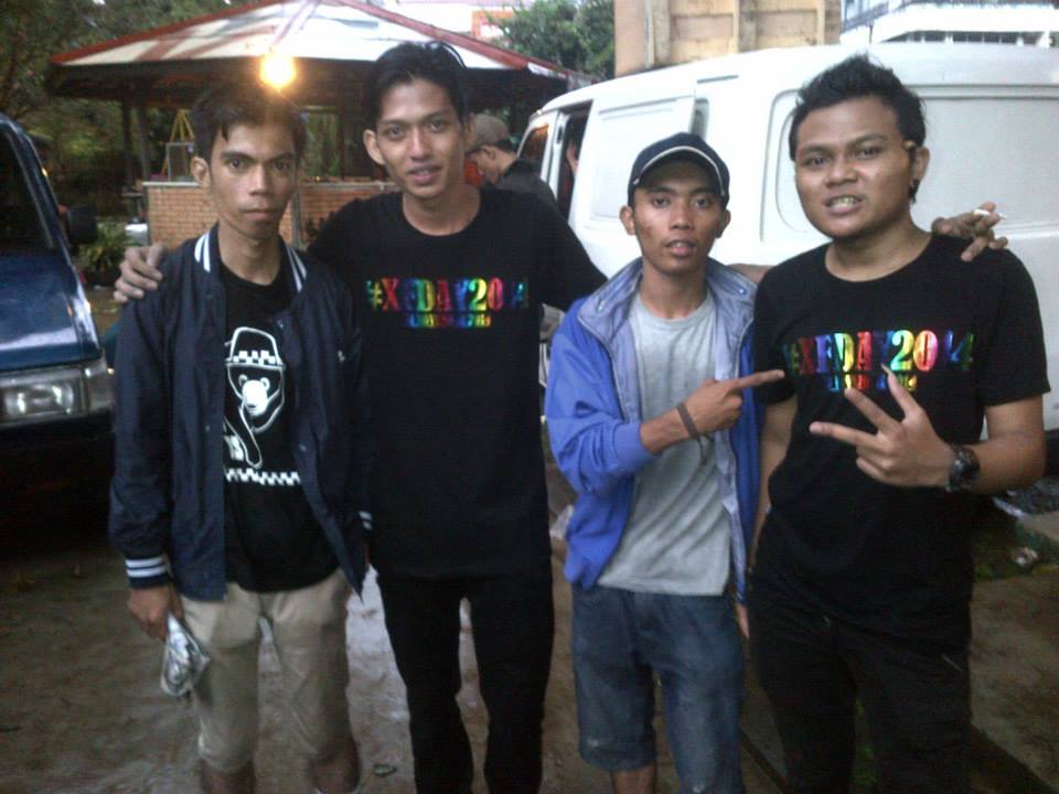Nobel_fajar's tweet photo. @TipexBand @XFBalikpapan @IndriyaniLuluk : ketemu ketua xf balikpapan di taman topi bogor kemarin http://t.co/GlHr8xpEjr