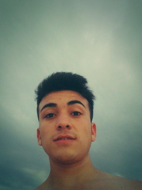 eze_199's tweet photo. selfie con esta lluvia http://t.co/StonWNlDpu