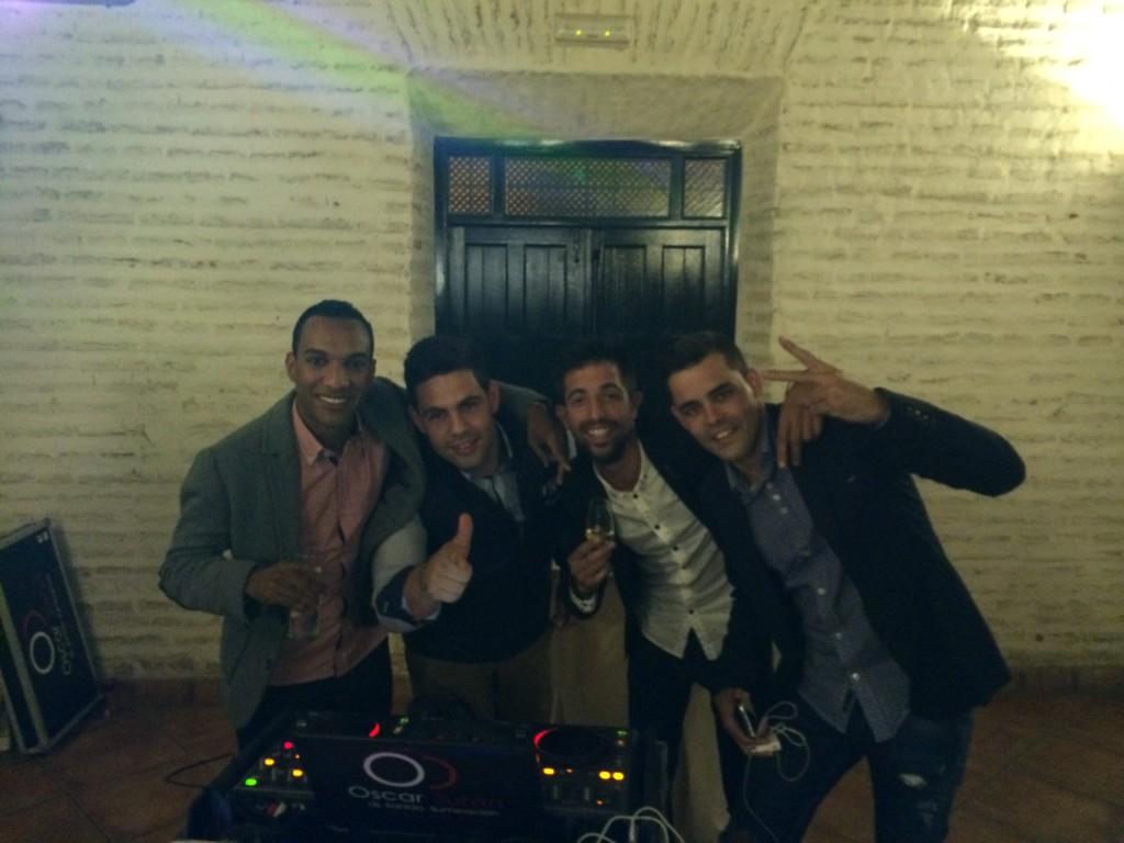 vargitasfc's tweet photo. Arte hasta para quitarle el Dj a @BUDDHALEBRIJA @Oscar__Duran @josemanuel_rbb @99_abdulah http://t.co/5aH1FIOOWC
