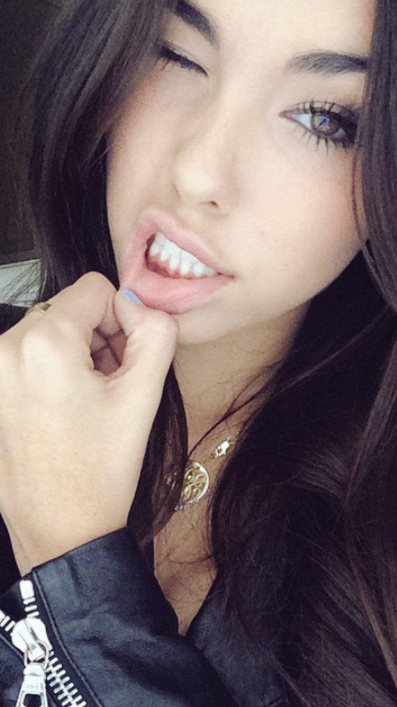 _StayingAmazing's tweet image. À demain les garces ! 😌