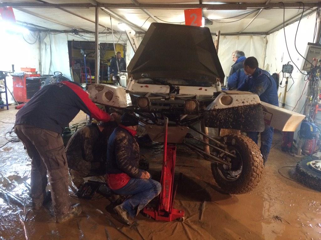 Trabalha-se muito nas boxes para continuar em prova! #24HTTFronteira #fbacpmotorsport